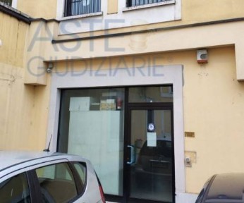 Locale commerciale in Vendita