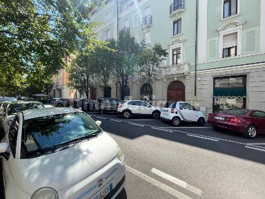 Locale commerciale in Vendita