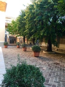 Locale commerciale in Vendita