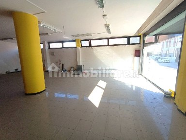 Locale commerciale in Affitto