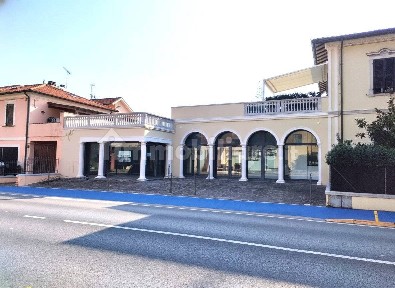 Locale commerciale in Affitto