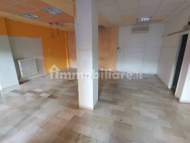 Attività commerciale in Affitto