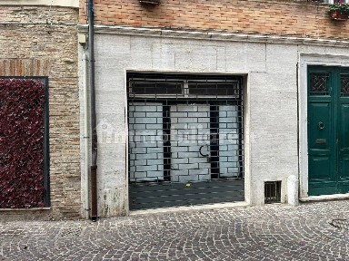 Locale commerciale in Affitto