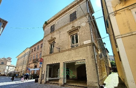 Locale commerciale in Affitto
