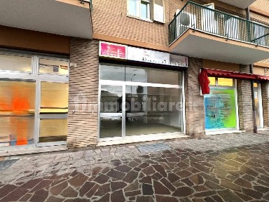 Locale commerciale in Affitto