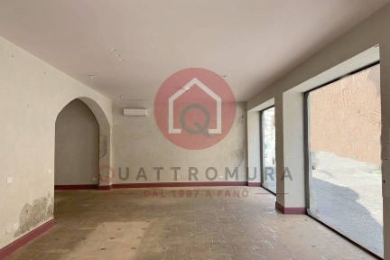Locale commerciale in Affitto