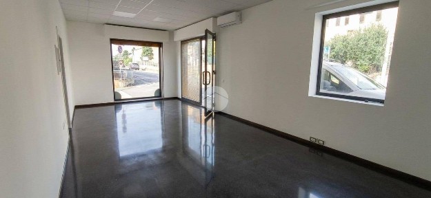 Locale commerciale in Affitto