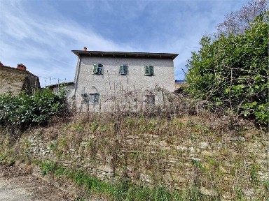Terratetto unifamiliare 80 m², da ristrutturare, Capolona