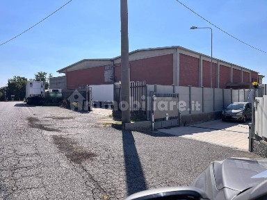 Capannone in Affitto