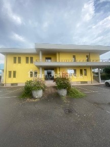 Capannone in Affitto