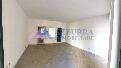 Locale commerciale in Affitto