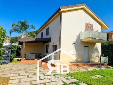 Villa bifamiliare via Dedalo 16, Mondello - Valdesi, Palermo