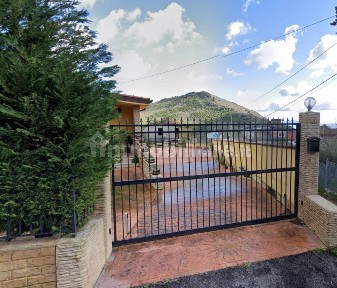 Villa all'asta via Menfi, Palermo