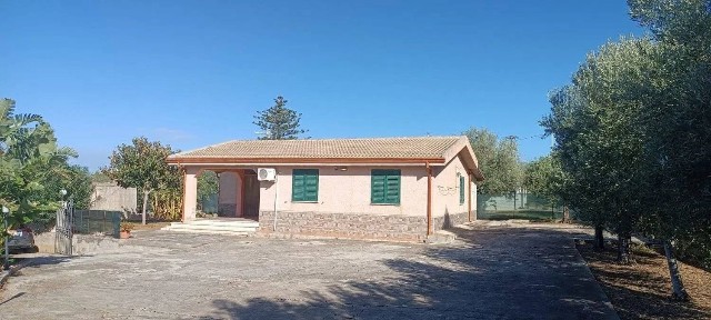 Villa unifamiliare via Dei Saraceni, 10, Campofelice di Roccella