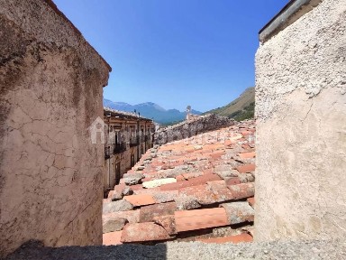 Villa unifamiliare via C. Grisanti, 32, Isnello