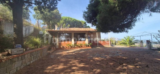 Villa bifamiliare Sp130, Pollina