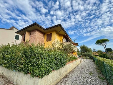 Trilocale via San Lorenzo 37, Centro, Quarrata
