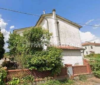 Chiesina Uzzanese, Via delle Corti, 35