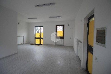 Ghisalba, Via Roma, 1