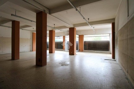 Mozzo, Piazza Trieste