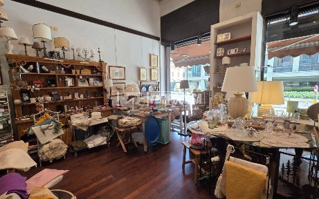 Locale commerciale in Vendita