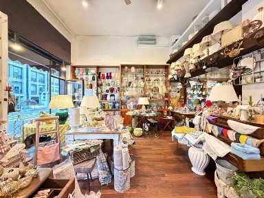 Locale commerciale in Vendita