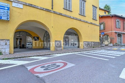 Alzano Lombardo, Via Antonio Locatelli, 1