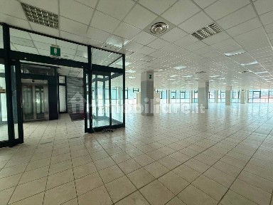 Locale commerciale in Vendita