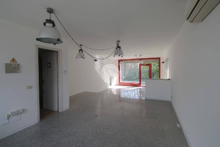 Romano di Lombardia, Viale Angelina Azimoni, 1