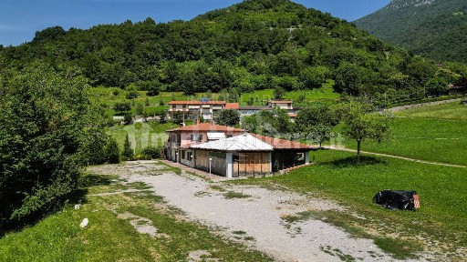 Adrara San Martino, Via Pezze