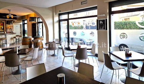 Locale commerciale in Vendita