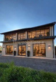 Locale commerciale con laboratorio in Vendita