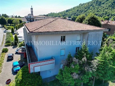 Locale commerciale in Vendita