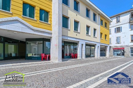 Locale commerciale in Vendita