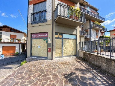 Locale commerciale in Vendita