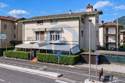 Costa Volpino, Via Cesare Battisti, 30
