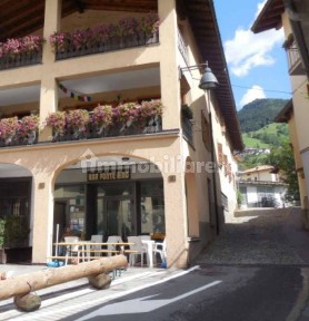 Locale commerciale in Vendita