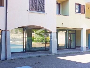 Locale commerciale in Vendita