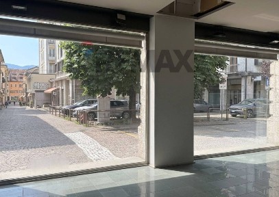Locale commerciale in Affitto