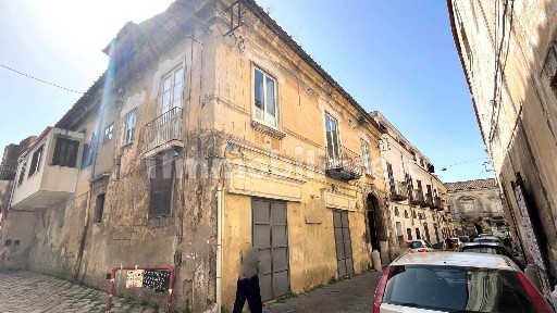 Maddaloni, Via San Giovanni