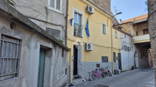 Curti, Vico Bassano, 2