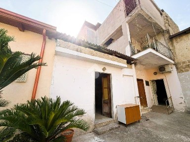 Trilocale via San Lucia 27, Gricignano di Aversa