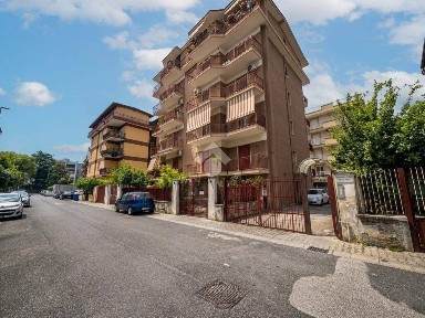 Trilocale via Giovanni Verga 6, Aversa