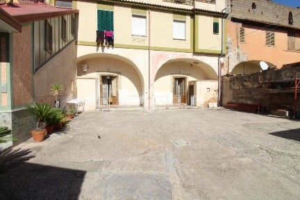 Bilocale via Piave 187, Curti