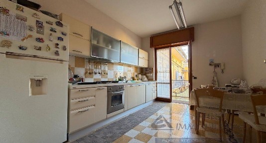 Trilocale via Sergente del Monaco 41, Centro, Maddaloni