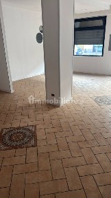 Attività commerciale in Affitto