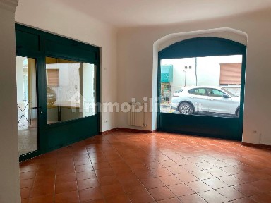 Locale commerciale in Affitto