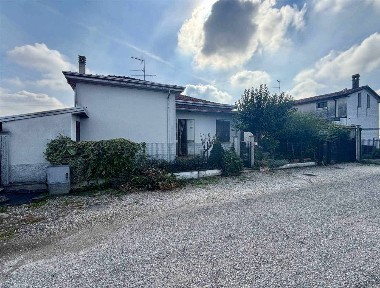 Terratetto unifamiliare 120 m², da ristrutturare, Curtatone