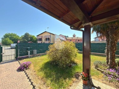 Villa a schiera via guglielmo marconi 23, Borgo Vercelli