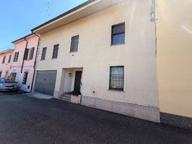 Villa a schiera 5 locali, buono stato, Centro, Trino